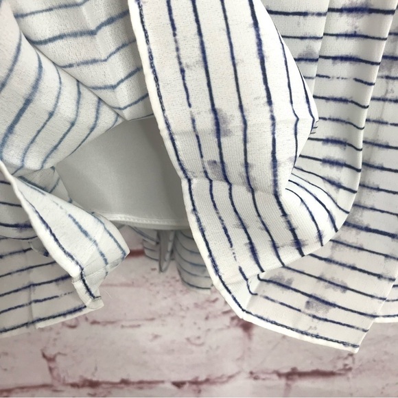 VINCE blurred lines pleated Navy on White Skirt Size 2 - Picture 5 of 15